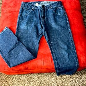 Men/ youth Volcom size 33 nova modern straight fit 100 % cotton.